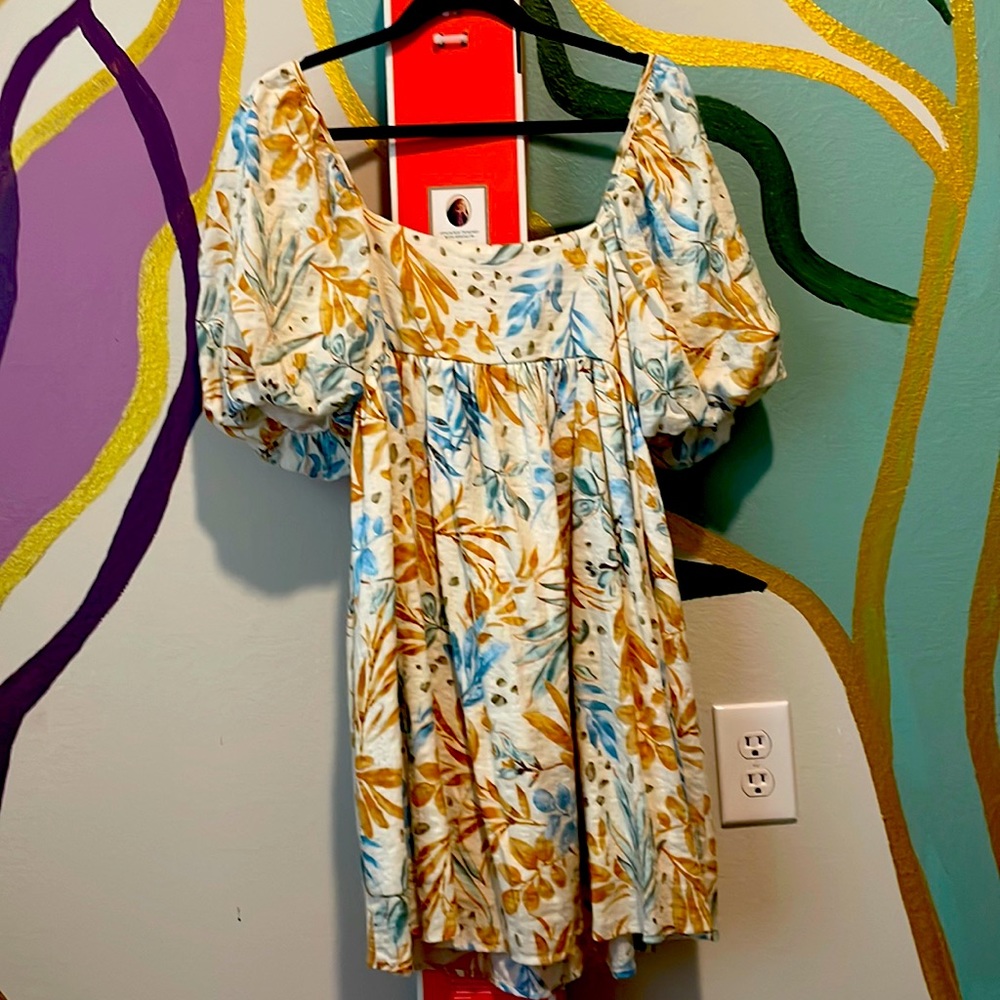 Small puff sleeve tropical pattern dress